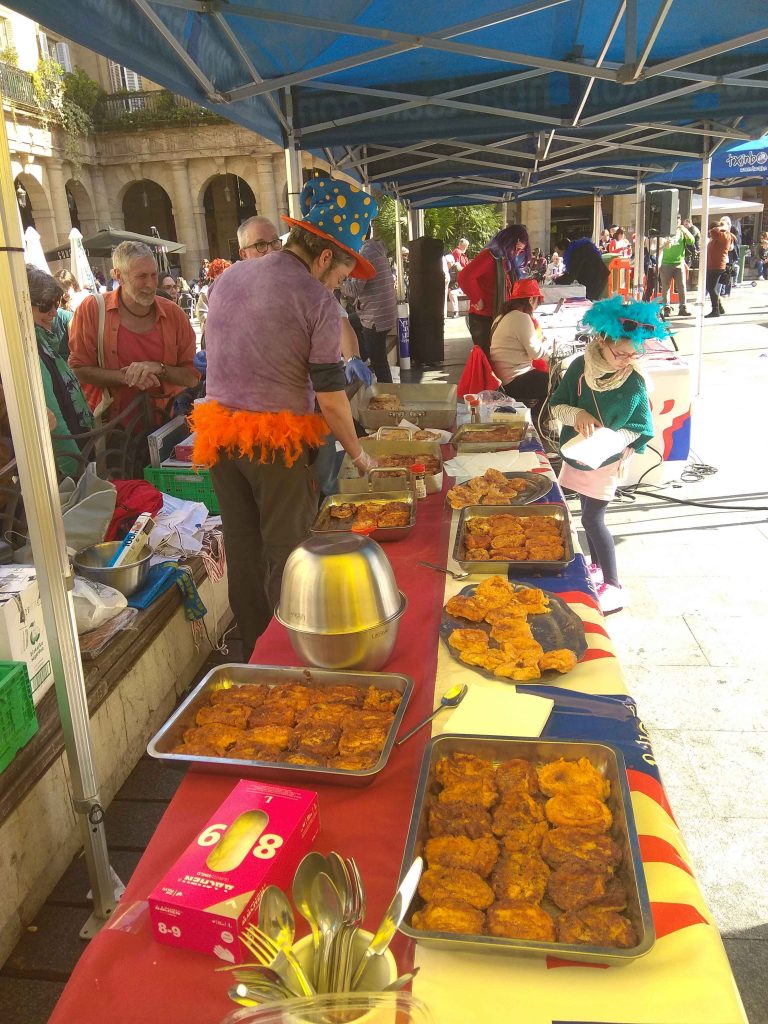 Gastronomía y Carnaval se dan cita en la Plaza Nueva