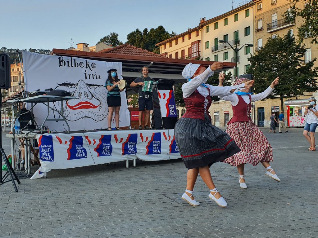 Alkateak etsaitzat hartzea iraganeko kontua beharko lukeela diote konpartsek