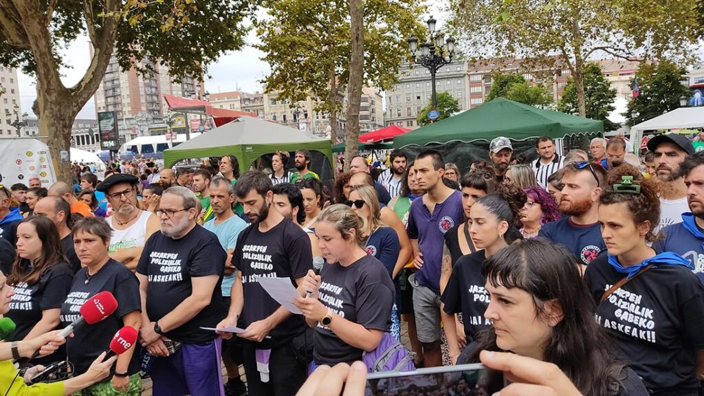 Bilboko Konpartsak denuncia la violencia policial y la actuación del Ayuntamiento